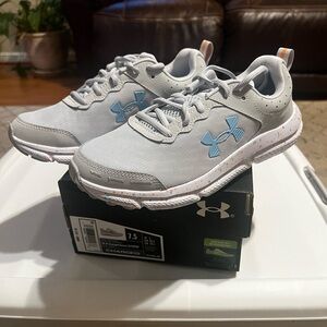 Under Armour Women Gray Sneakers with Blue Accents size 7.5